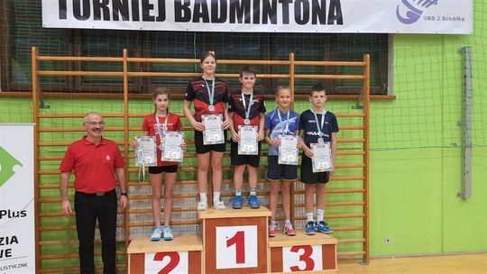 Pięć medali badmintonistów MMKS-u w Sobótce