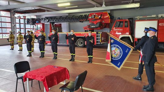 Pięciu nowych strażaków ślubowało dziś w Komendzie Powiatowej Państwowej Straży Pożarnej