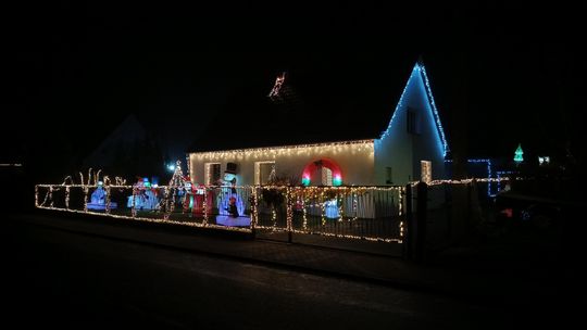 Pięknie oświetlone podwórko w Starej Kuźni. Zachwyt dzieci i dorosłych jest bezcenny Pięknie oświetlone podwórko w Starej Kuźni. Zachwyt dzieci i dorosłych jest bezcenny