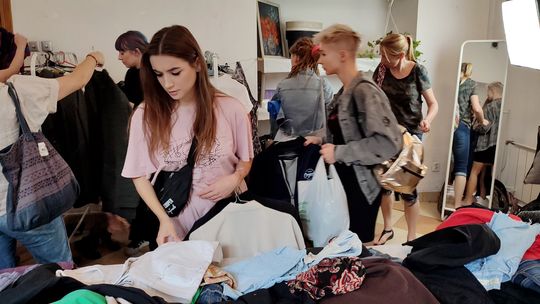 Pierwsze „Ciuchowisko” w Kędzierzynie-Koźlu już 10 maja. Wymień lub napraw używaną odzież