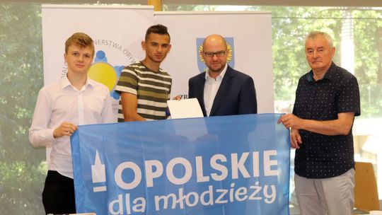 Pierwsze umowy „Opolskie dla młodzieży” podpisane. Jest i akcent dziergowicki