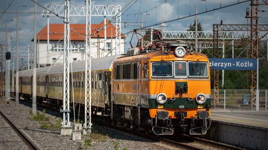 Pierwszy raz w historii „Nieśpieszny” przejechał przez Kędzierzyn-Koźle. Na czele kultowa „Świnka”