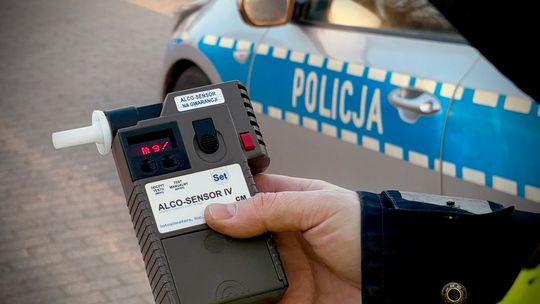 Pijany kierowca BMW zjechał na przeciwległy pas i zderzył się z volkswagenem