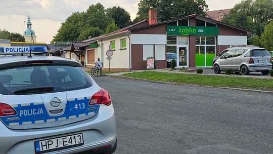 Mężczyzna ugodzony nożem w sklepie w Polskiej Cerekwi