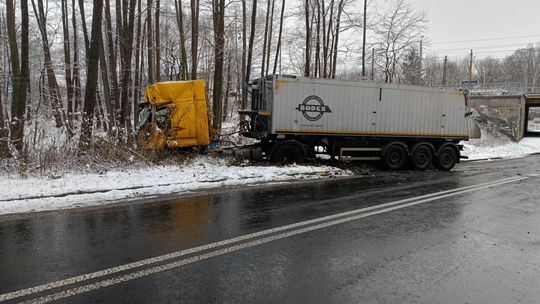 Zderzenie dwóch ciężarówek na ul. Spacerowej w Sławięcicach