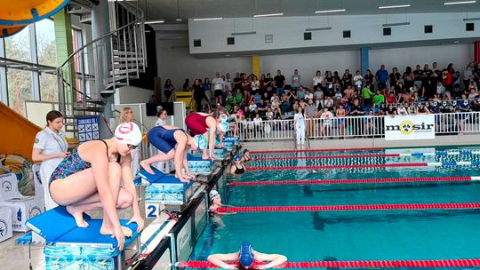 „Pływackie Koziołki” przyciągnęły 250 uczestników z 25 klubów. ZDJĘCIA