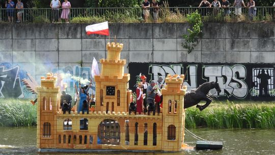 Pływadła 2025 dotarły z wielką pompą do Kędzierzyna-Koźla. Znamy zwycięzkie załogi. ZDJĘCIA Pływadła 2025 dotarły z wielką pompą do Kędzierzyna-Koźla. Znamy zwycięzkie załogi. ZDJĘCIA