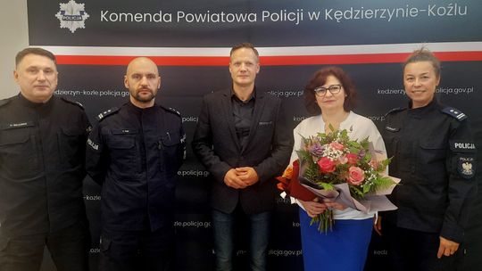 Po 25 latach pracy w Policji przeszła na emeryturę. Funkcjonariusze żegnają panią Violettę