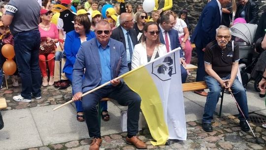 Pochód sztandarowy miast z kozą lub kozłem w herbie