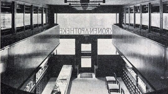 Pochodzili z Koźla. Obaj byli uznanymi na Śląsku architektami