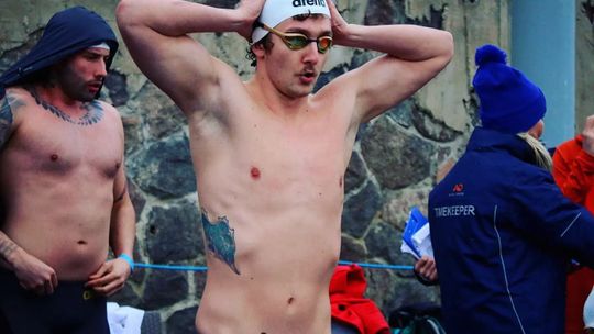 Podwójny mistrz świata z Kędzierzyna-Koźla w lodowym pływaniu!