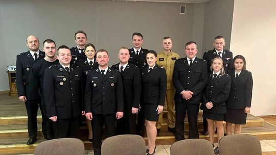 Podziękowali druhnom i druhom za zaangażowanie oraz służbę na rzecz bezpieczeństwa mieszkańców Podziękowali druhnom i druhom za zaangażowanie oraz służbę na rzecz bezpieczeństwa mieszkańców