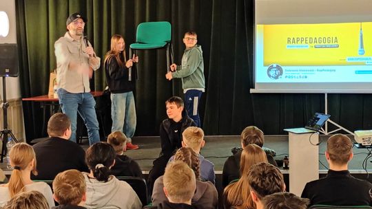 Podzielił się z młodymi ludźmi własnymi doświadczeniami życiowymi. ZDJĘCIA i VIDEO Podzielił się z młodymi ludźmi własnymi doświadczeniami życiowymi. ZDJĘCIA i VIDEO