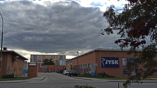 Pogoda może zaskoczyć. Wydano ostrzeżenie przed burzami