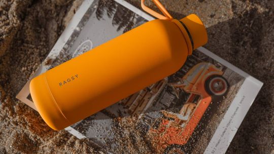 Pojemnik termiczny a butelka termiczna – różnice i zastosowania