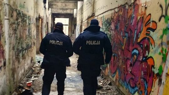 Policjanci z Kędzierzyna-Koźla apelują, by nie być obojętnym na osoby narażone na wychłodzenie