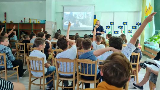 Policjanci rozmawiali z uczniami o bezpieczeństwie rowerzystów