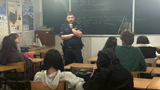 Policjanci rozmawiali z uczniami o tym, gdzie w internecie kończy się żart, a zaczyna hejt Policjanci rozmawiali z uczniami o tym, gdzie w internecie kończy się żart, a zaczyna hejt