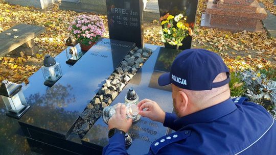 Policjanci uczcili pamięć o zmarłym inspektorze Wiktorze Ludwikowskim