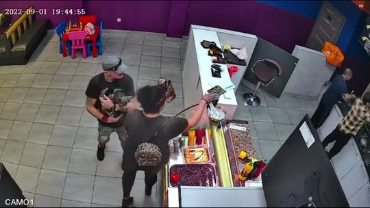 Policja ustaliła tożsamość kobiety, która ukradła puszkę z napiwkami