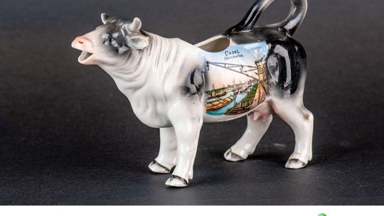 Pomysłowy mlecznik w formie krowy w naszym muzeum