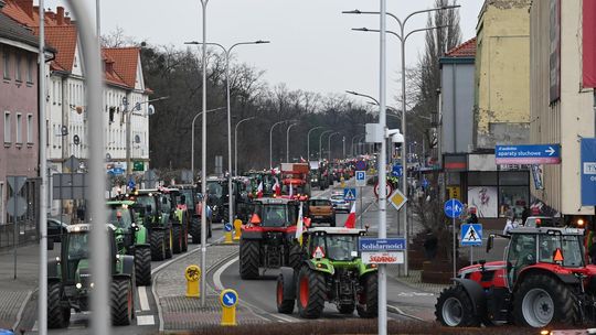 Ponad 120 ciągników przejechało przez Kędzierzyn-Koźle. ZDJĘCIA