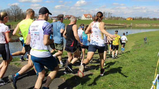 Ponad 200 zawodników w "Biegu na Powitanie Wiosny". ZDJĘCIA