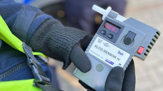 Ponad 3 promile wydmuchał mężczyzna na hulajnodze elektrycznej i rowerzysta. Ale to nie koniec