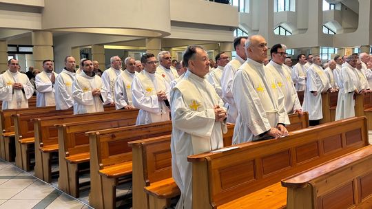 Ponad stu księży oraz kilku biskupów zawitało do Kędzierzyna-Koźla. ZDJĘCIA