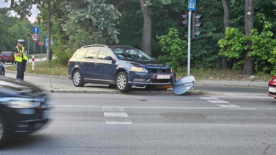 Potrącił motocyklistę i uciekł, a następnie porzucił samochód Potrącił motocyklistę i uciekł, a następnie porzucił samochód