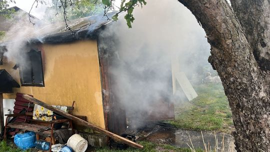 Pożar altanki na terenie ogródków działkowych przy ulicy Gliwickiej w Kędzierzynie-Koźlu