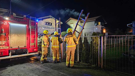 Pożar komina w domu przy ul. Kolejowej w Koźlu