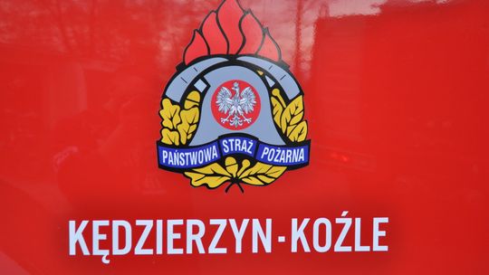 Pożar przy zwalonym moście. Strażacy gasili śmieci Pożar przy zwalonym moście. Strażacy gasili śmieci