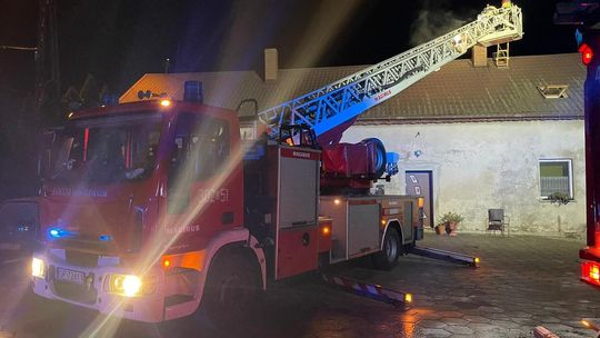 Pożar sadzy w kominie gospodarstwa w miejscowości Maciowakrze