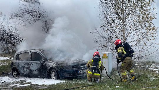 Pożar samochodu osobowego przy ulicy Kośnego w Kędzierzynie-Koźlu