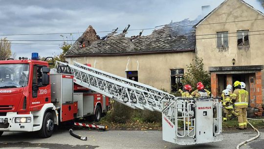 Pożar w Przewozie. Mieszkaniec stracił wszystko, gmina zapewniła pomoc