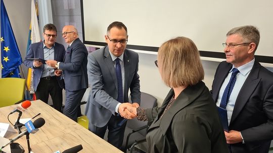 Problemy szpitali, remonty dróg i transport uczniów