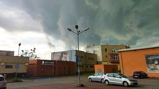 Prognozowana niebezpieczna pogoda pod wieczór – możliwe burze i grad Prognozowana niebezpieczna pogoda pod wieczór – możliwe burze i grad