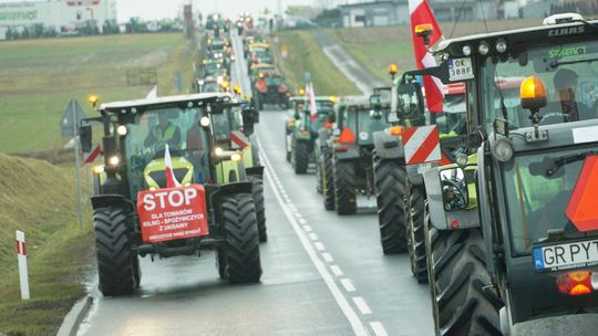 Protest rolników. Na drogi wyjechało 140 traktorów. ZDJĘCIA
