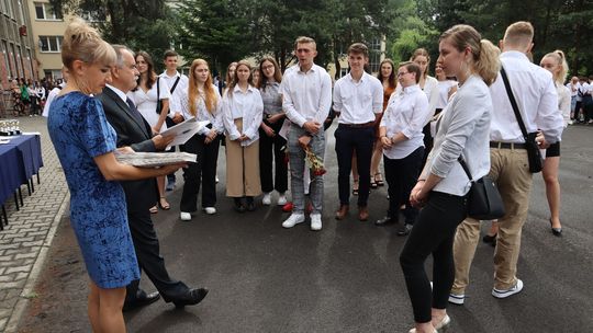 Przed nimi długie wakacje. Uczniowie zakończyli rok szkolny. ZDJĘCIA