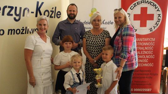 Przez cały rok drobniaki trafiały do specjalnych puszek