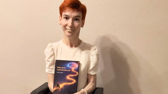 Przez dwa lata pisała książkę nosem. Anna Tomanek mimo znacznej niepełnosprawności spełniła marzenia