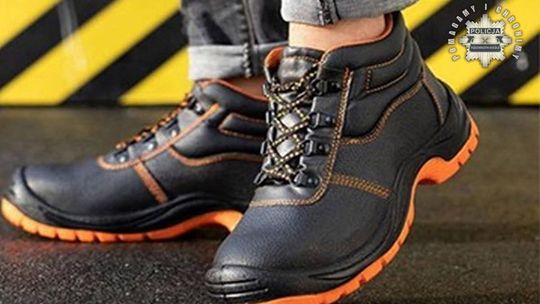 Przyszedł do sklepu w starych butach, wyszedł w nowych. Chciał dobrze wyglądać w nowej pracy