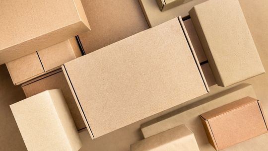 Pudełka fasonowe – dlaczego zyskują coraz większe zainteresowanie w e-commerce?