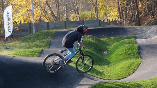 Pumptrack w Blachowni już działa. Pierwsze testy też już były