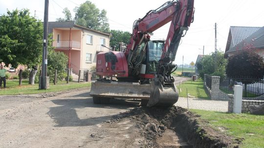 Remont drogi Zakrzów – Cisek nabrał tempa. ZDJĘCIA