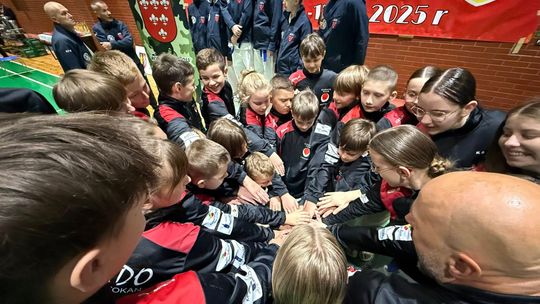 Reprezentanci BUSHIDO Karate Shotokan z workiem medali. ZDJĘCIA