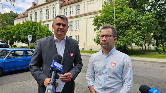 "Łapy precz od I LO". Odpowiedź PO na list Janusza Kowalskiego