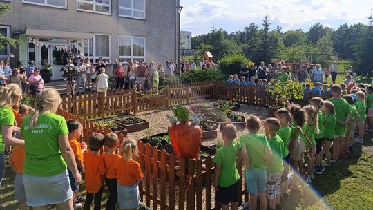 Rodzinny piknik w przedszkolu i otwarcie ogródka ekologicznego. ZDJĘCIA
