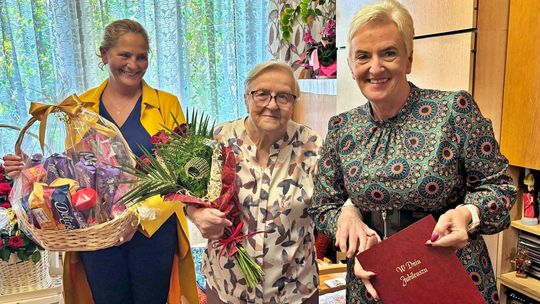 Rodzinny rekord długowieczności. Jadwiga Gdawiec skończyła 100 lat. ZDJĘCIA